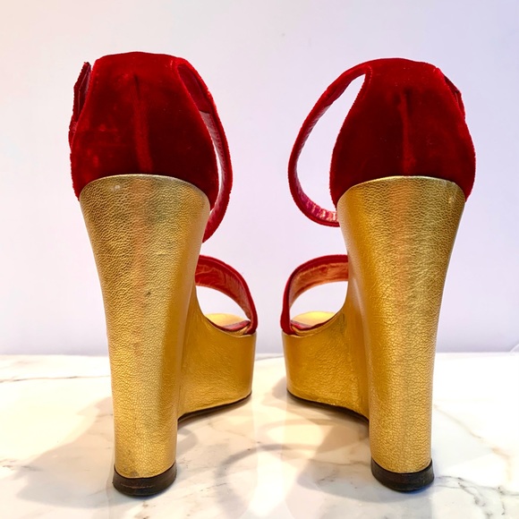 YVES SAINT ❌SOLD❌LAURENT TOM FORD 2003 CHERRY RED VELVET PLATFORM WEDGE GOLD - Picture 4 of 9